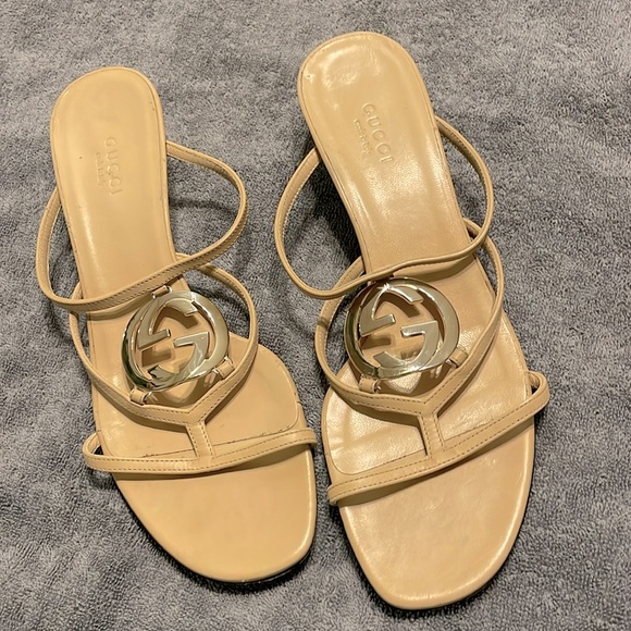 Gucci Women’s Leather Sandal, Gold Inverted G Hardware, Tan - size 38 - Picture 1 of 11